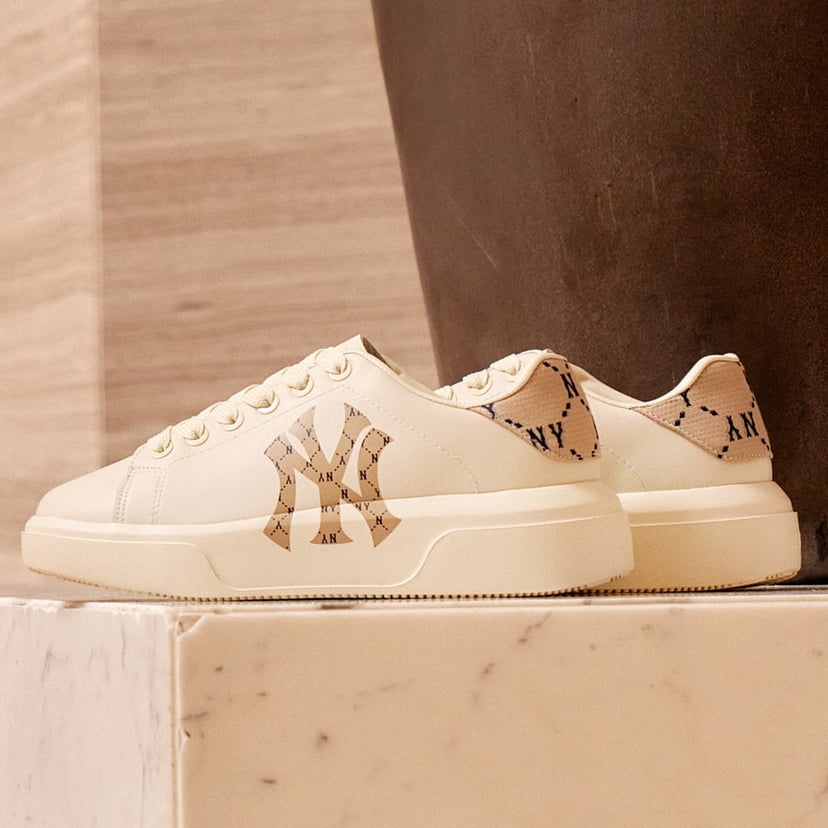 청키 클래식 힐 다이아 모노그램 (CHUNKY CLASSIC HEEL DIA MONOGRAM) 뉴욕양키스